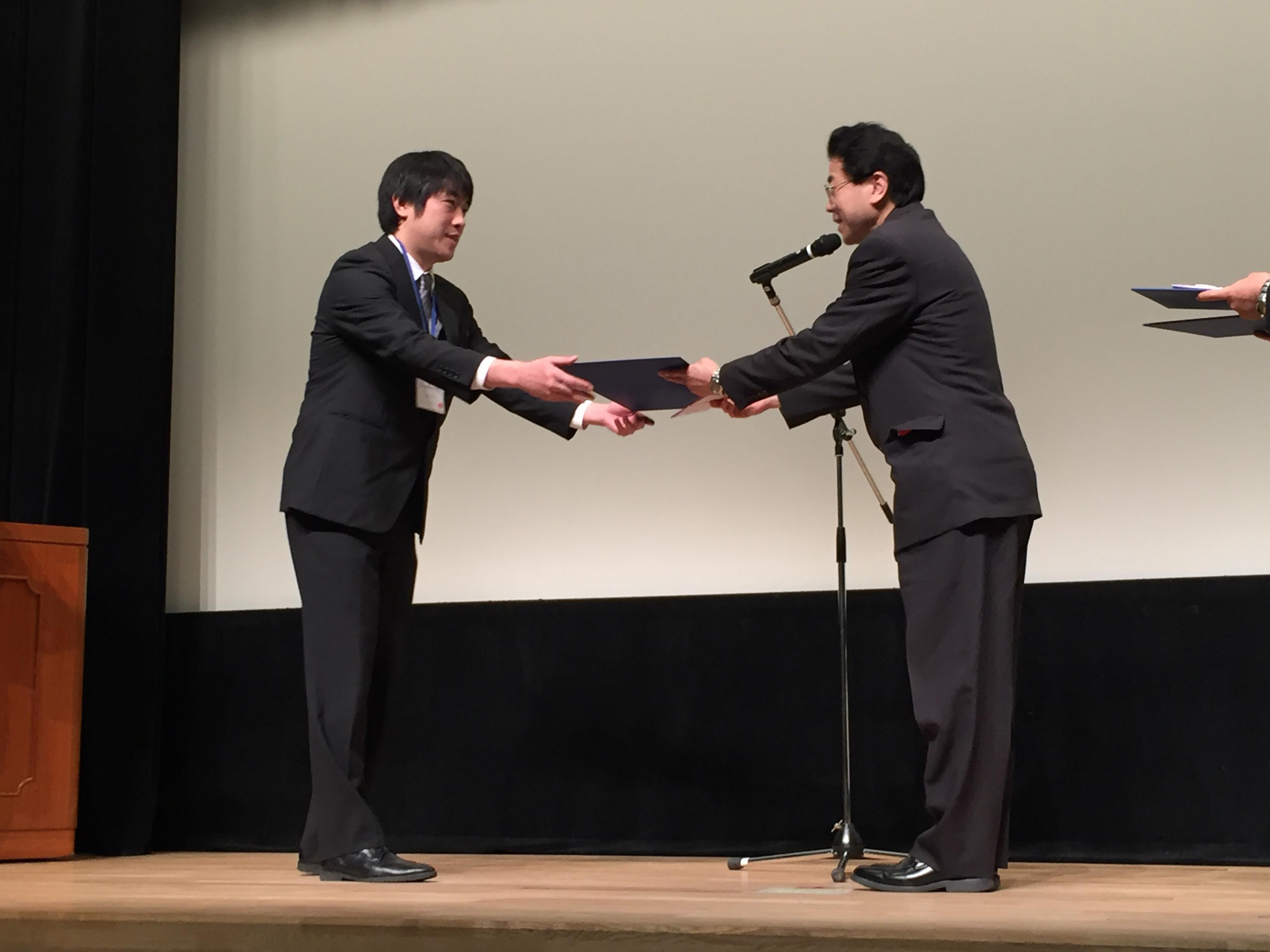 授賞式（谷口君）-2